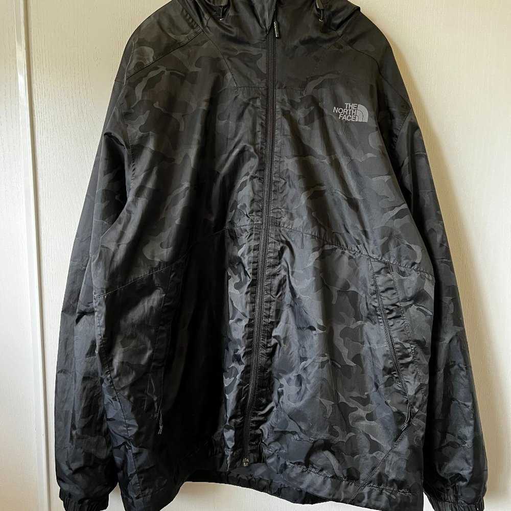 The North Face Men's Millerton Blackout Camo Windbreaker XXL